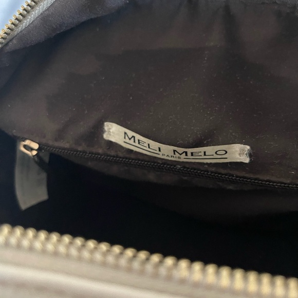 grey mini backpack with an owl on the front - Picture 4 of 4